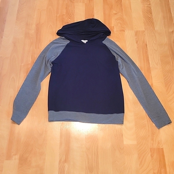 Bozzolo Tops - LONG SLEEVE HOODED TSHIRT SIZE SMALL